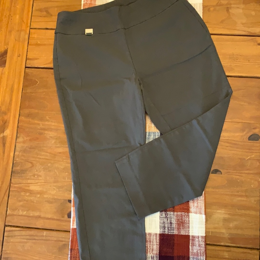 Women’s Alfani Capris - Green - Size 8